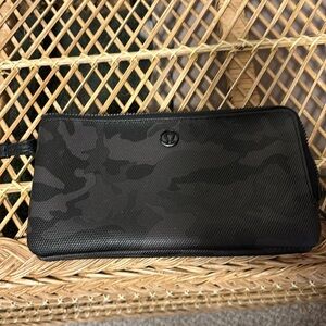 Lululemon wallet with clutch